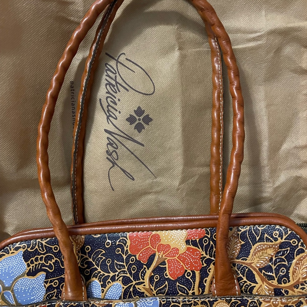 Like New Patricia Nash Floral Shoulder Bag in Orange and Black - Picture 8 of 10